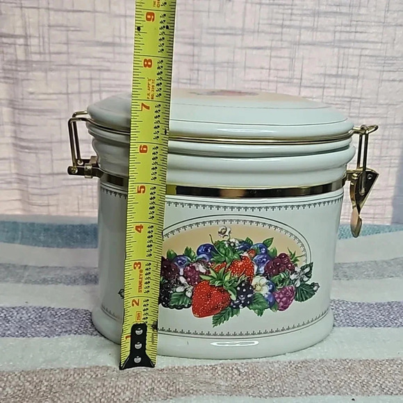 BERRY CANISTER - Picture 8 of 12